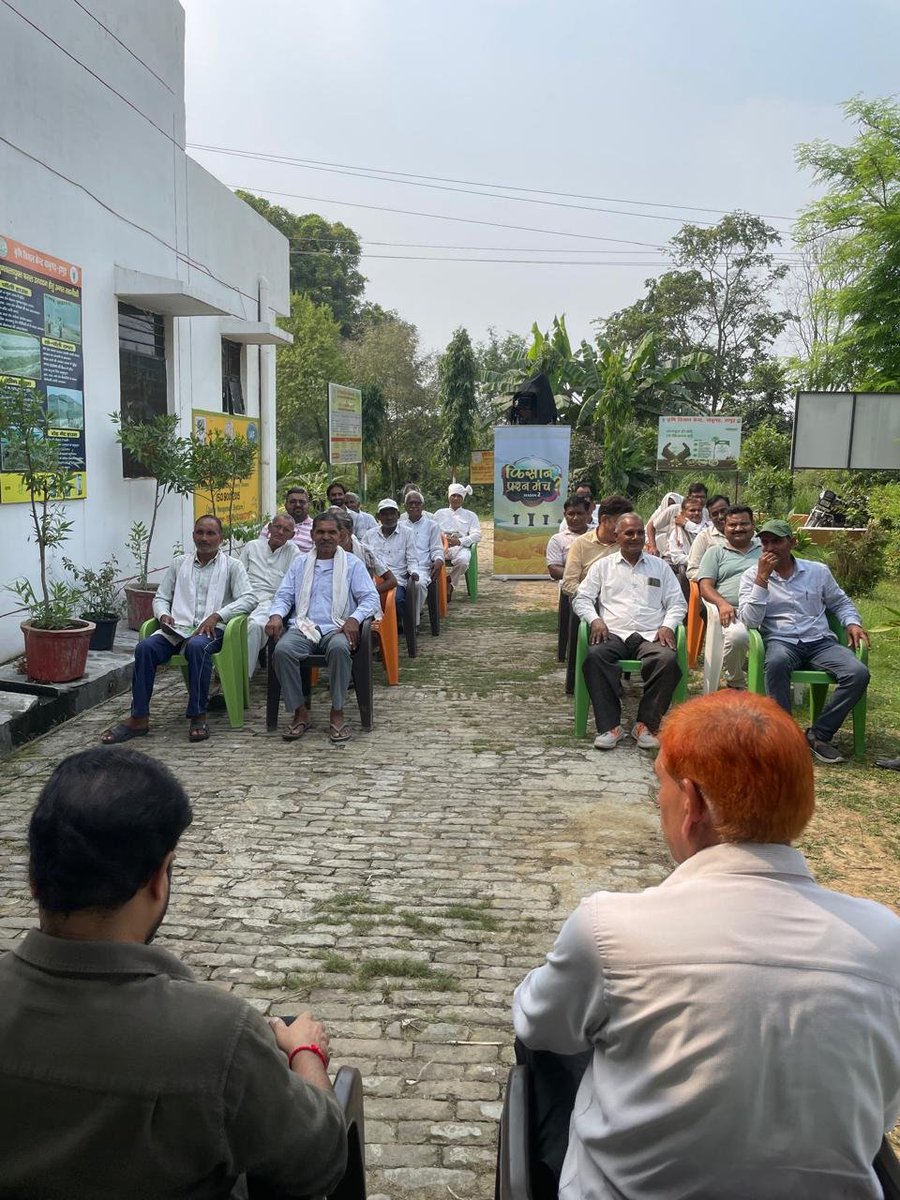 DioHapur's tweet photo. क���षकों को गन्ना के साथ अन्तः फसली खेती से होने वाले फायदों, अतिरिक्त आय और प्रधानमन्त्री किसान सम्मान निधि से कृषकों को हो रहे लाभ पर प्रश्नोत्तर कार्यक्रम में विस्तृत चर्चा की गयी। https://t.co/osCiH9lVpI