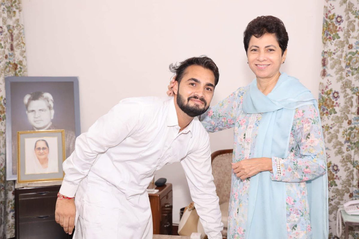 ministerHR48's tweet photo. मेरी नेता भारतीय राष्ट्रीय कांग्रेस की महासचिव, सिरसा से सांसद आदरणीया @Kumari_Selja जी को जन्मदिन की हार्दिक बधाई एवं मंगलकामनाएं।

#kumariselja

@INCIndia 
@INCHaryana 
@IYC 
@Haryana_YC https://t.co/dpj1Zppzri