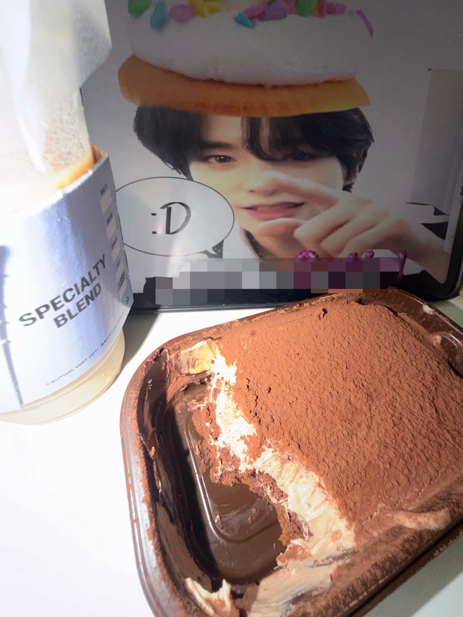 3zlcr's tweet photo. 컴포즈 밤티라미수 정말 맛있네요 https://t.co/CkPfnuiFxt