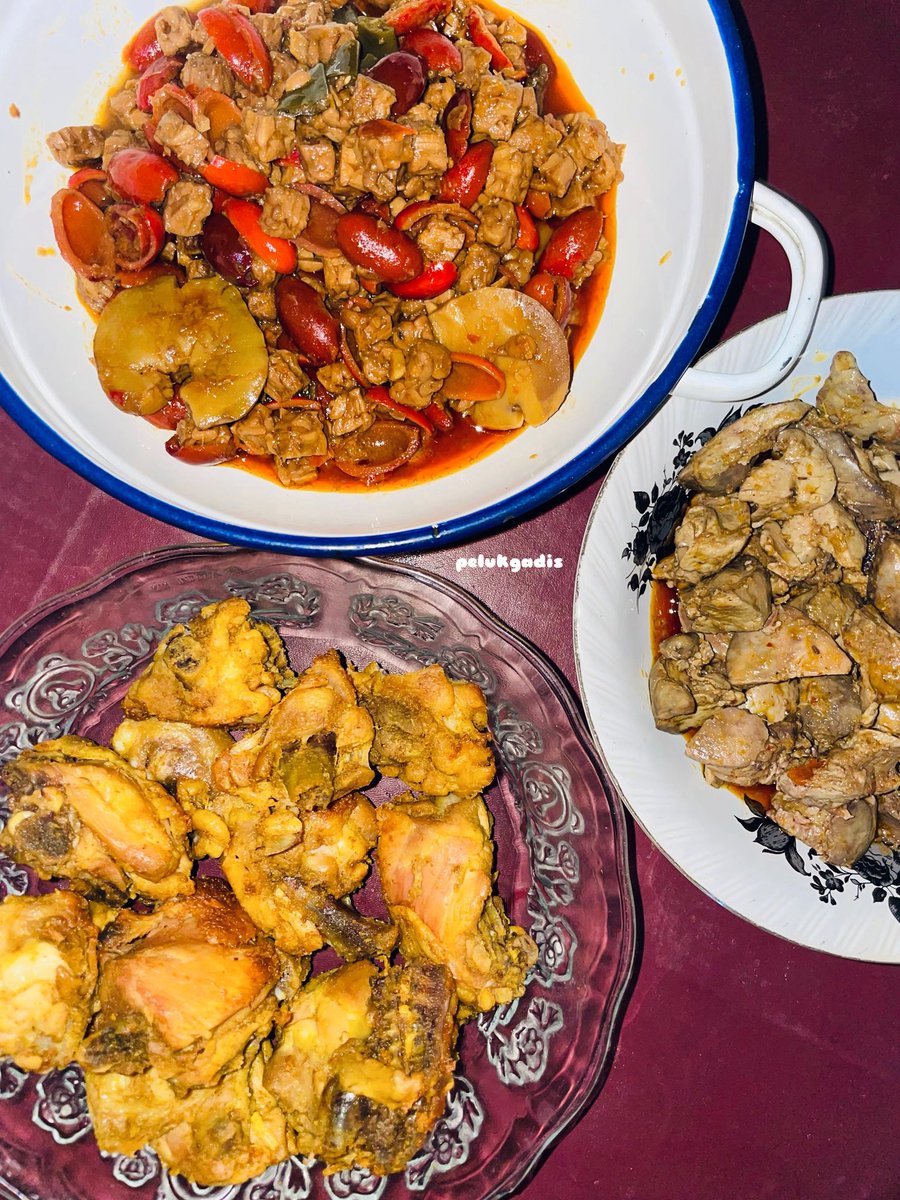 pelukgadis's tweet photo. late post,
menu temen nasi hari ini 👩🏻‍🍳🥘

jangan lupa mam yaa guys 🫶🏻 https://t.co/NrBf1FDH31