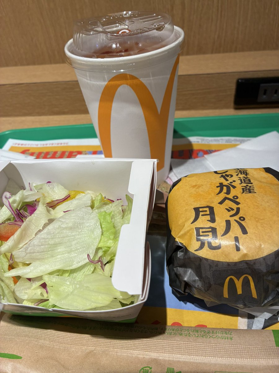 donguri618's tweet photo. @McDonaldsJapan 私も食べたよ〜🌕🍔🍟🥤
じゃがペッパーが新しい感じ✌️
#香取慎吾 https://t.co/t4gsdTRFQ8