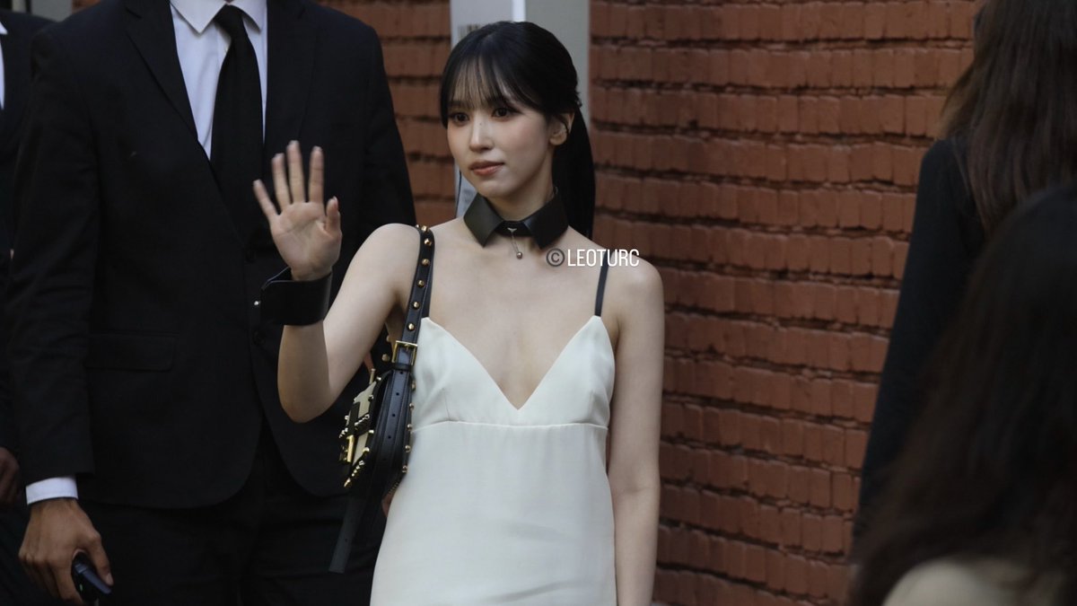 TURCPRODUCTIONL's tweet photo. PRINCESS MINA AT MILAN FASHION WEEK
#FendiSS27xMina #FendiSS27 #MYOUINA https://t.co/plAdNly58D