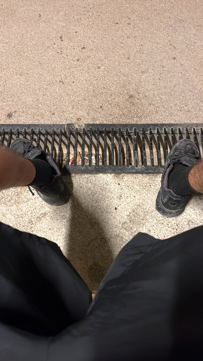JeuneBosshdz's tweet photo. Premier réel hier soir je facture la vidéo 20€ à ce petit fétichiste 😈🇩🇿

#cashmaster #findom #cashslave #cashgay #cashsub #moneyslave  #feet #feetfetısh #pieds #money #soumis https://t.co/VdghDMwv4o