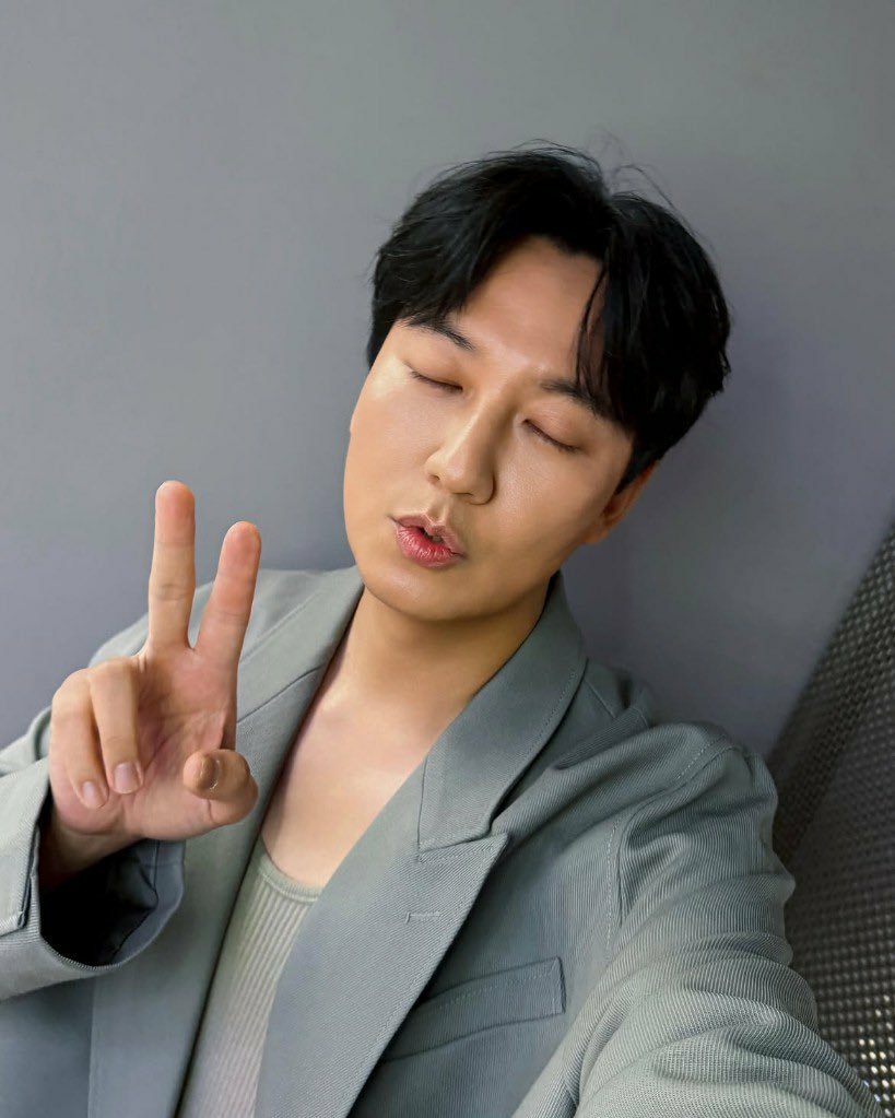 xjiei3's tweet photo. 뭐야 이제야 봤어
허어엉 너무 이뿌다 퐉스...🤍🤍 https://t.co/ihIsnec5nY