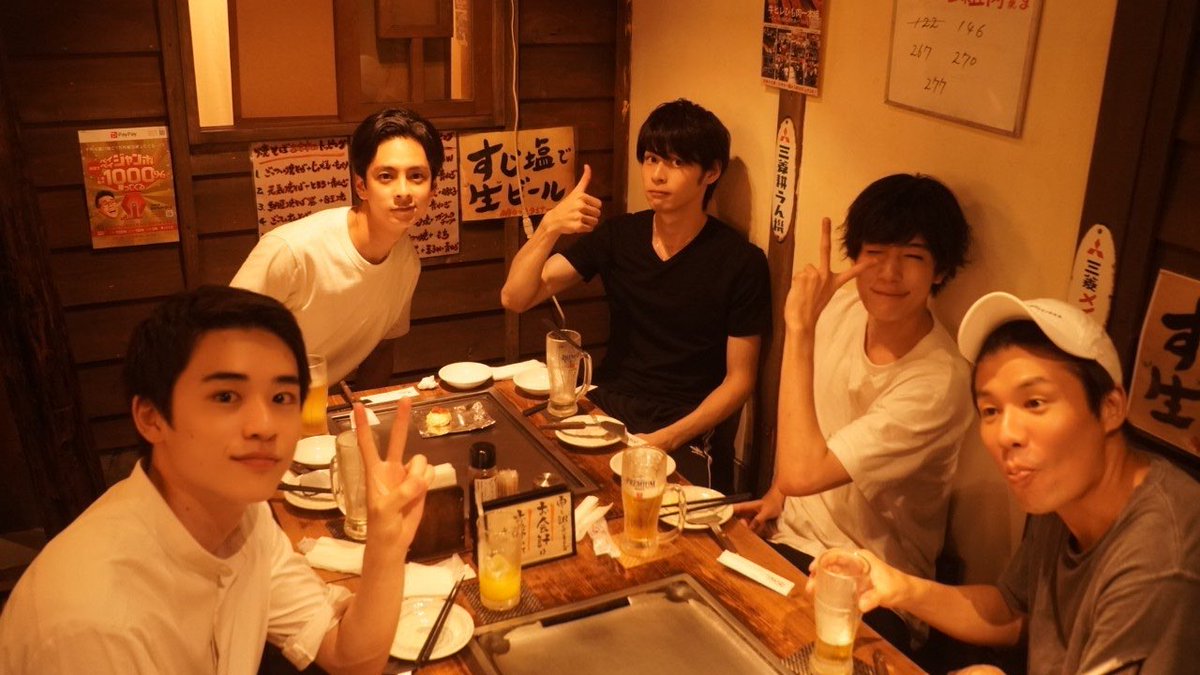 ikushi_yuki's tweet photo. セイバーを今も想ってくれてる人がいるようなので、秘蔵の一枚を￼。初めてみんなでご飯を食べた日🍚みんな若い笑 https://t.co/CQ41XEuYS8