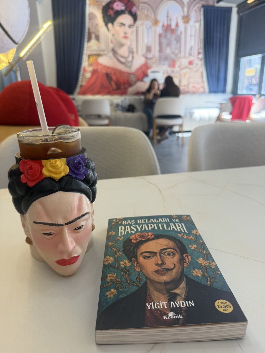 kitapkurduoz's tweet photo. "Kuralları bir profesyonel gibi öğrenin ki
onları bir sanatçı gibi yıkabilin."
#günaydın 
#başbelalarıvebaşyapıtları 
#yiğitaydın 
#fridakahlo https://t.co/Az6bFIVN1y