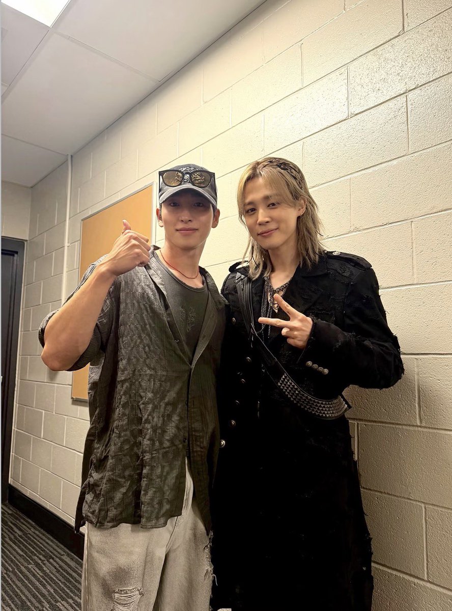 uarmy0uth's tweet photo. 지민 new 사진 떳다.....🥺 아 나 업는 곳에서 자꾸 이쁜머리하고 이쁜포즈하고 이쁜웃음짓고 ..... 진짜 반칙이라고 https://t.co/FXSeaXVuDo