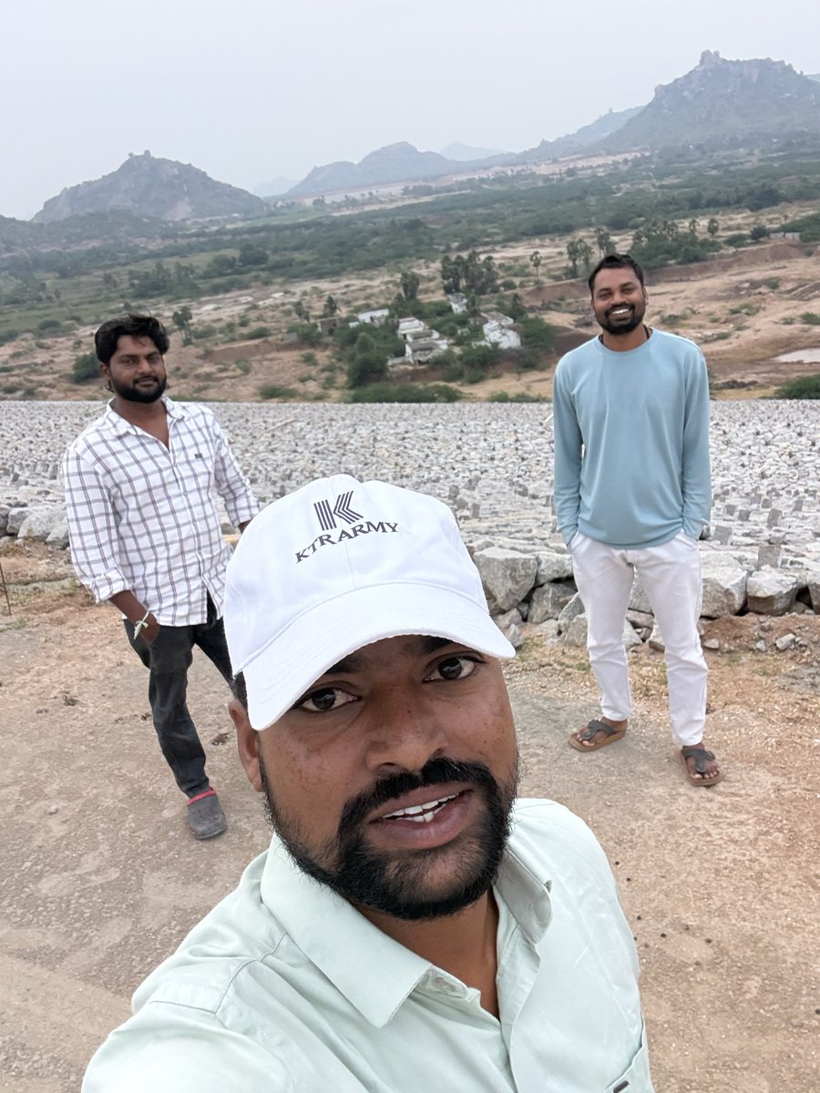 Sunil_Gavaskar1's tweet photo. @KTRBRS రైతన్నల హక్కు కోసం…
మునుగోడు భవిష్యత్తు కోసం…
నీరు వచ్చే వరకు పోరాటం కొనసాగిద్దాం! ✊🔥

జై రైతన్న! 🌾
జై మునుగోడు! ✊ https://t.co/wcDmpHnqN4