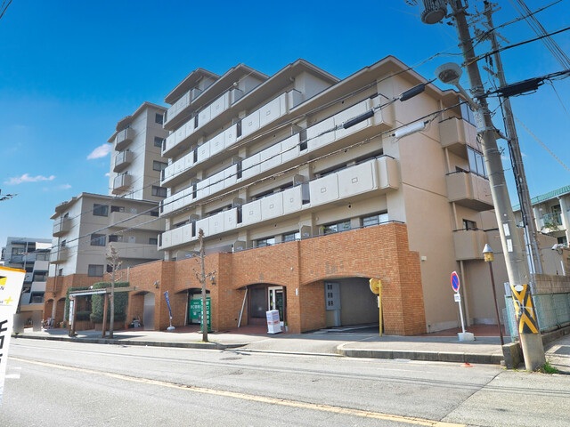 GoofeeHome's tweet photo. 🏠 NEW PROPERTY｜豊中市

オリエント豊中アーバンライフ（4階部分）

■2,490万円（税込）
■2LDK
■専有面積59.98㎡
■南向き☀️
■2026年10月上旬リノベーション完成予定
🚃大阪モノレール「柴原阪大前」駅 徒歩8分
🚃阪急宝塚線「豊中」駅 徒歩16分 https://t.co/cDvP27ExyD
