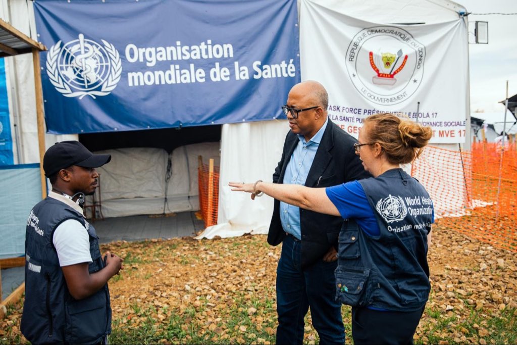 OMSRDCONGO's tweet photo. De retour à Bunia après Beni, Dr @Chikwe_I s’est rendu au hub @MinSanteRDC-@WHO de formation des soignants mobilisés contre #Bundibugyo &amp; sur le site de l’étude BRAVO sur le vaccin #Ervebo, menée par @MSF auprès des personnels de première ligne. Formation. Recherche. Innovation. https://t.co/QM6Q2sjGLX