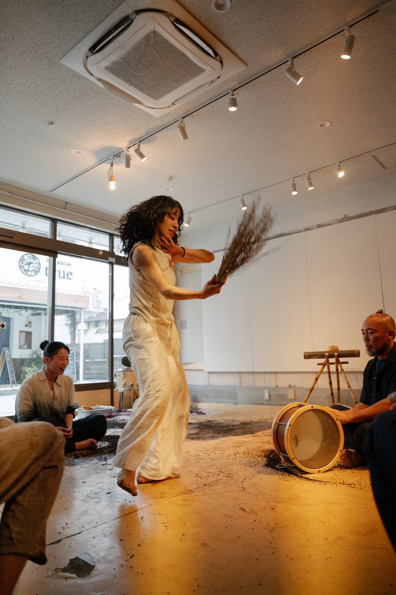 yuzkyama's tweet photo. 「ワトゥ・ルクン　睦み合う石たち」
(Watu Rukun / Harmonizing Stones)

19 Sep 2026, at 水性 (Tokyo)

Direction / Choreography :
小山柚香

Performance :
小山柚香
山㟁直人 @notymgs 
田上碧 @aoi_tagami 

Photo :
金子愛帆 @manaho96 https://t.co/tkosSbOYAf