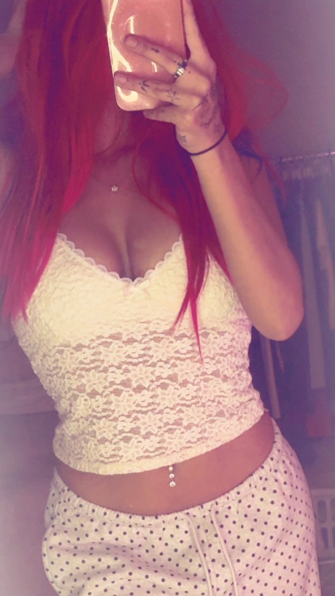 fundlil111's tweet photo. What/who should I be for #halloween 👅 https://t.co/X15VKWRfb3