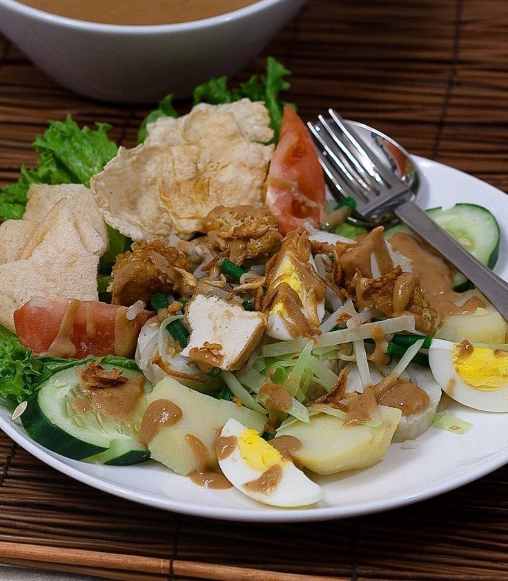 piscesgirle's tweet photo. misal dikasih makan siang gratis, kamu pilih gado-gado atau ketoprak? https://t.co/sVV7cdYXo5