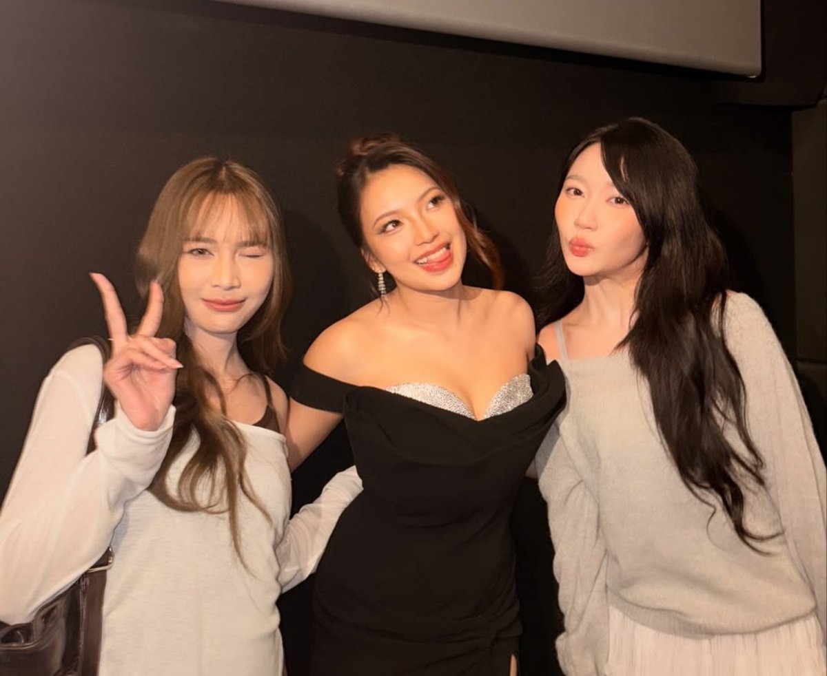 megumiiikedua_'s tweet photo. marsha bersama kakak dan cicinya 😗

btw selamat cigre buat filmnya 🥰 https://t.co/ive3DJVoHm