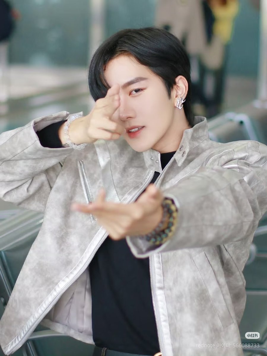 catcat1407's tweet photo. 사랑의 🔫 💙😍💙🥰💙😇

#HuangXing #EliotHuang #黄星 https://t.co/aAWfSnninO