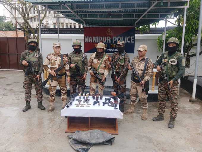 fronlines's tweet photo. Major Recovery in Manipur 
In a joint operation, Assam Rifles and Thoubal Police recovered a large cache of arms, explosives and ammunition from Haokhong, Kakmayi Village, Thoubal.
The recovery included an AK-56 rifle, grenade launcher, pistols, grenades, mortar shells and rounds https://t.co/OUaFMwFNeh
