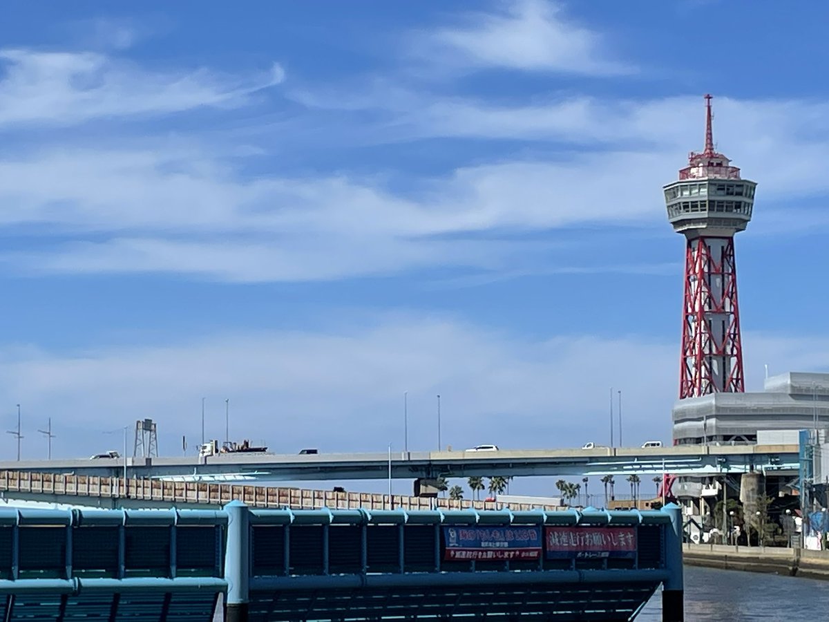 maruhotdog's tweet photo. 免許の更新のため、千代まで。
県庁付近まで来るのは初めて。
マップ見つつ📱
道を尋ねつつ(親切な方 あざますっ🙇)、
博多ポートタワーを左手に見ながら
何とかセンターまで辿り着きました〜🚲
#千代ゴールド免許センター
#ブランチ博多パピヨンガーデン https://t.co/HoW4Tf1L4V