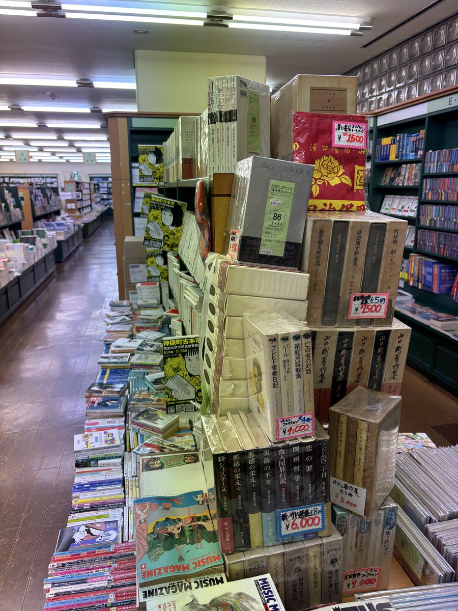 jimbungakuto's tweet photo. 筑波大の本屋で古本市やってて、ドカ買い https://t.co/LzeYck1NBJ