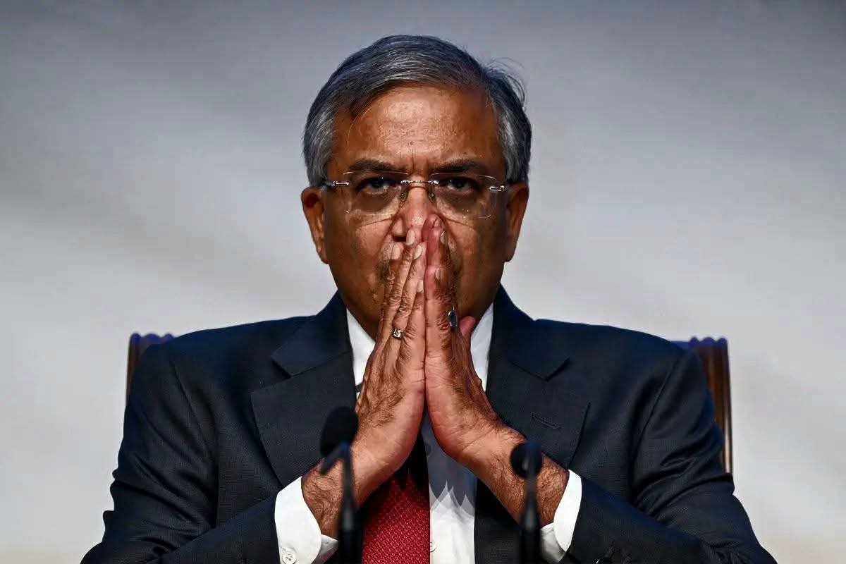 iamharmeetK's tweet photo. Time to ponder Gyanesh Kumar 's past
 
A suicide note by Malaysian contractor Lee See Been

Before Gyanesh Kumar became the Chief Election Commissioner of India, there was a disturbing chapter in his Kerala posting .

Gyanesh Kumar was a 1988-batch Kerala-cadre IAS officer served as Project Director of the Kerala State Transport Project (KSTP).

The KSTP involved Malaysian contractor PATI-BEL.
Lee See Been was chief project officer of PATI-BEL, working on the World Bank-aided KSTP.

In 2006, Lee See Been, the Malaysian project manager of the World Bank-aided Kerala State Transport Project, died by suicide.

In his suicide note, Lee See Been clearly named Gyanesh Kumar, who was PWD Secretary then and alleged that bribes were being demanded and that funds due to the project were being withheld and delayed.

This was not just a random allegation floating around years later.
It was an allegation recorded in the suicide note of the man at the centre of the project dispute.

Gyanesh Kumar was transferred.

Today, that same Gyanesh Kumar sits at the helm of the Election Commission of India and was  entrusted with safeguarding the integrity of the electoral process.

How did an officer whose name appeared in a suicide note alleging bribery and withholding of funds eventually rise to become the custodian of India's elections?

https://t.co/psp13cAlI2