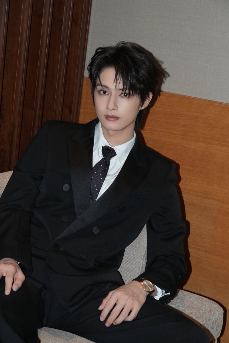 JunPOPbase's tweet photo. Things Junhui did in 9 months of 2026:
-Shot 4 movies
-Action training (movie GFB2)
-Motorcycle license+training (movie again and again)
-NEW_ tour
-Made his solo EP
-Attende Film festivals
-Got brand deals+attended Brand events
- RedGala
-GFB2 promotion
-TSE2 training https://t.co/Kd7qWp1X9O