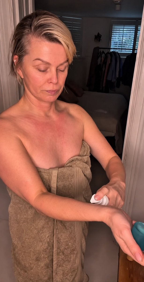 Taffy41B's tweet photo. Iedere gelegenheid om deze heerlijke vrouw te posten zal ik benutten…
Verrukkelijke milf 

Bridget Maasland 

#BridgetMaasland #milf #hollandsemilf #dutchmilf #televisiepresentatrice #gewooneenlekkerwijf #lekkeremilf #hotwife #cougar #mature https://t.co/mKzS5IvMU1