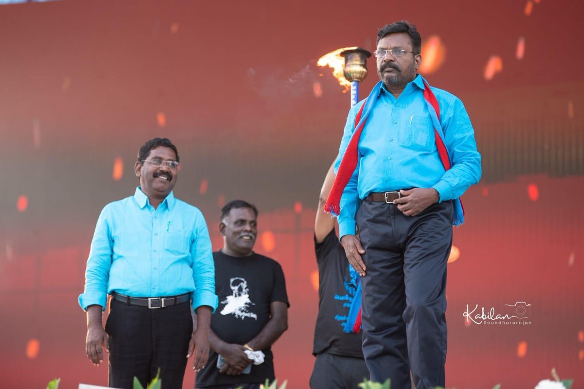 sinthanaivck's tweet photo. சமூக நீதிச்சமூகங்கள் எழுச்சித்தமிழரை @thirumaofficial ஆசான் இவரென கொண்டாடுவதை கண்டு மனம் பொறுக்காத அற்பர்கள் …
விடுதலைச்சிறுத்தைகள் கட்சி
அமைச்சரவையில் இடம் பெற்றதை சகித்துக்கொள்ள முடியாதவர்கள்….
காழ்ப்புணர்வு காரணமாக கத்திக்கொண்டிருக்கிறார்கள் !

இப்போது ஆர் எஸ் எஸ் கழித்து வைத்த மாட்டிறைச்சி அரசியலை கிண்டிப்பார்க்கிறார்கள். 

மாட்டிறைச்சி என்பது சர்வதேச உணவு. 

அதை அறியாமல் இருப்பது கிணற்றுத்தவளைகளின் மடமை. 
விரும்புவோர் கோரிக்கையை பரிசீலிப்பது பரிவுள்ள அரசின் கடமை. 

அடிக்கிற காற்றில் உயரே பறக்கும் காகிதமென வயிறெரிந்தாலும் ,
உங்களால் தொடமுடியாத உயரத்தில் நாங்கள் இருக்கிறோம் என்பதை ஏற்றமைக்கு பாராட்டுக்கள் !

தோழர்களே

அடர்காட்டில் நரிகள் 
ஊளையிடுவது செய்தி அல்ல ! 
சிங்கங்களின் 
எதிர்வினைதான் செய்தி!

சகோதர சமூகத்தை சீண்டுவதும்
சீண்டலின் எதிர்வினையை காரணங்காட்டி தம் சமூகத்தை தூண்டுவதும் 
சாதிய சனாதன கும்பலின் அரசியல் யுக்தி. 
சீண்டுவதும் தூண்டுவதுமாய்..
ஆர் எஸ் எஸ் கொண்டையை மறைக்க தெரியாத கோமாளிகளை கடந்து செல்வோம். 

மீண்டும் சொல்வோம் …
சிறுத்தைகளின் கொடி!
காற்றில் அசையும் கொடியல்ல
காற்றையே அசைக்கும் கொடி…!