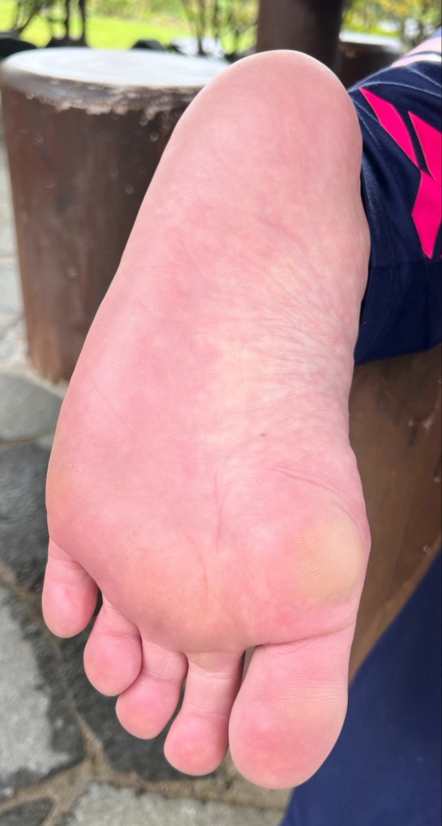 PikarinFootLove's tweet photo. 裸足の足裏ちゃんってやっぱ興奮する🤗🦶✨
#裸足 #足裏 #barefoot #sole https://t.co/6CBR7zhffm