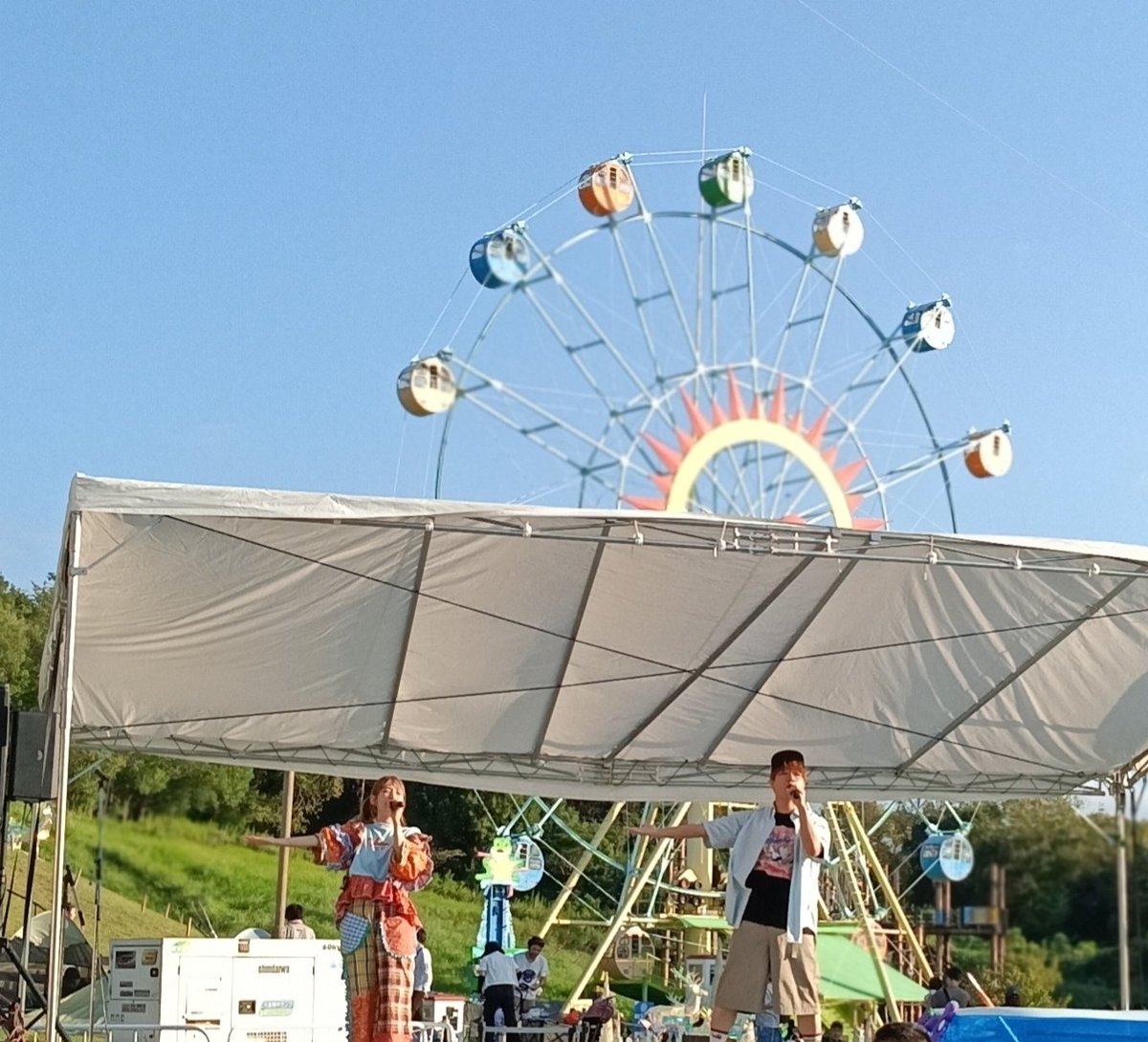 minamioweb's tweet photo. 9/22　ハーベストの丘。10年以上ぶりかな。朝練ガールズのLIVEみたり、吊り橋わたったり、いろんなとこ回ったり。連休中だし、めちゃくちゃ混んでました。ワンちゃんも多かった。堺市。 #ハーベストの丘 #朝練ガールズ https://t.co/qUCIjefqDd