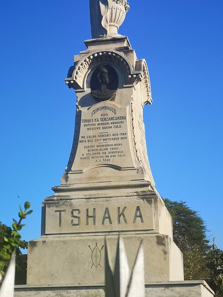 SneKhumaloSA's tweet photo. Happy King Shaka day to everyone melanated!

ILembe eleqa amanye amalembe ngokukhalipha!

INdlondl'enophaph'ekhanda!! 👑👑👑 https://t.co/QAv6Due2VN