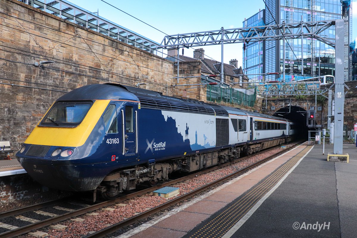 holtona72's tweet photo. #HighSpeedThursday Looking back to my recent trip to Scotland with @kingy69beard. We had this @ScotRail #InterCity7 #HST set from Dundee to Haymarket. 43028 & 43163 on #ScotRail 1B78 11.01 Aberdeen to Edinburgh seen departing from Haymarket station. 9/9/26 https://t.co/Twb9sUWiOo