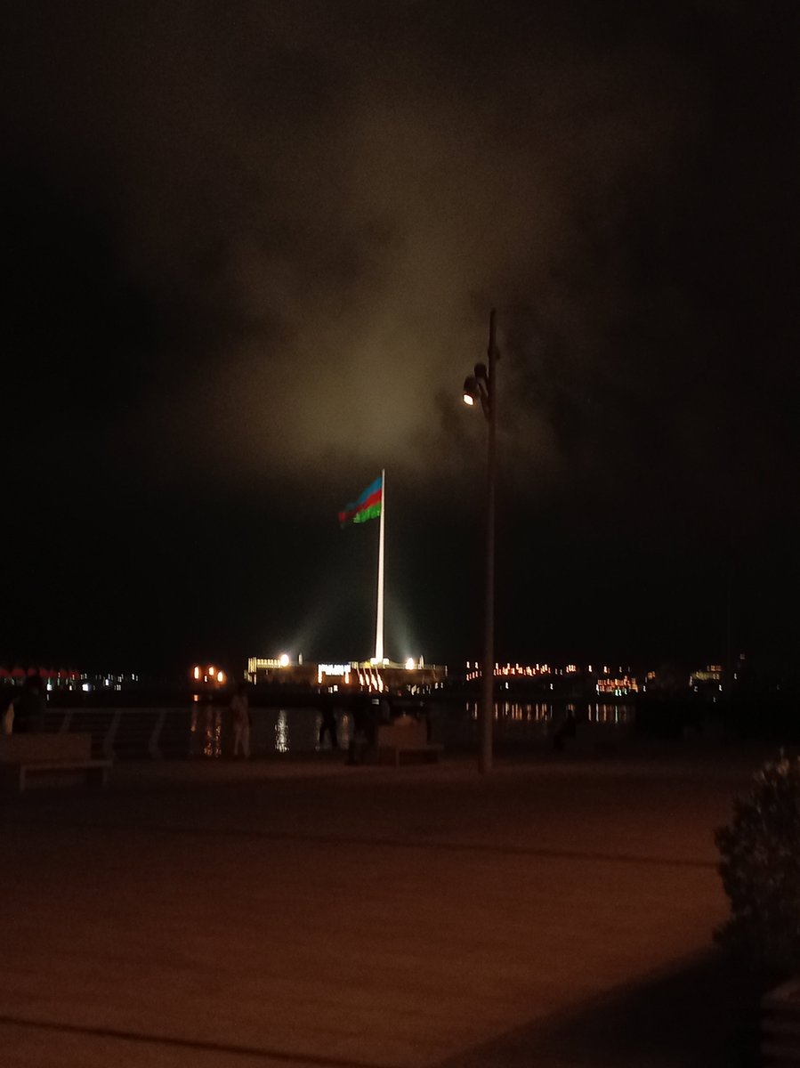 ZIBIDININT3KI's tweet photo. goy qirmizi yasil gorduyumuz an bizim galerya (son sekil niye qirmizidi men de bilmirem https://t.co/Ri3GGi4p7r