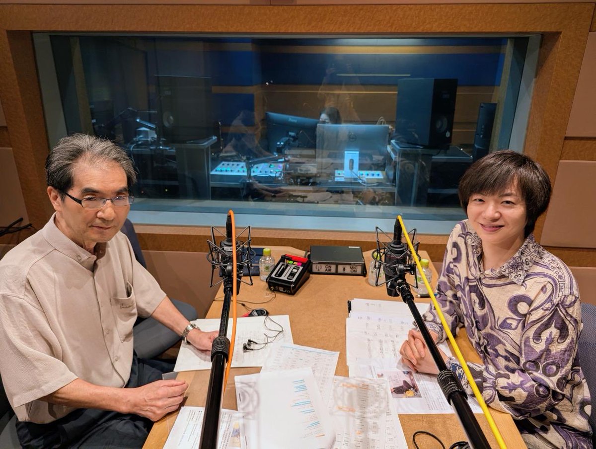 takeshima_staff's tweet photo. 今朝は富澤一誠先生の番組にお呼びいただき、１時間たっぷり先生とお話しさせていただくという、大変光栄な機会をいただきました。収録が終わって只今明日のリハーサルで大阪へ向かっています🚄
先ほどのtbcラジオお聞きいただけましたか？
「le prélude」は、僕自身が一音で心を鷲づかみにされた作品です♪
そして今夜は「昭和歌謡パレード」のO.A予定！是非ご覧ください。
宏でした。
#ひろネット #竹島宏 #ロマンティック歌謡歌手