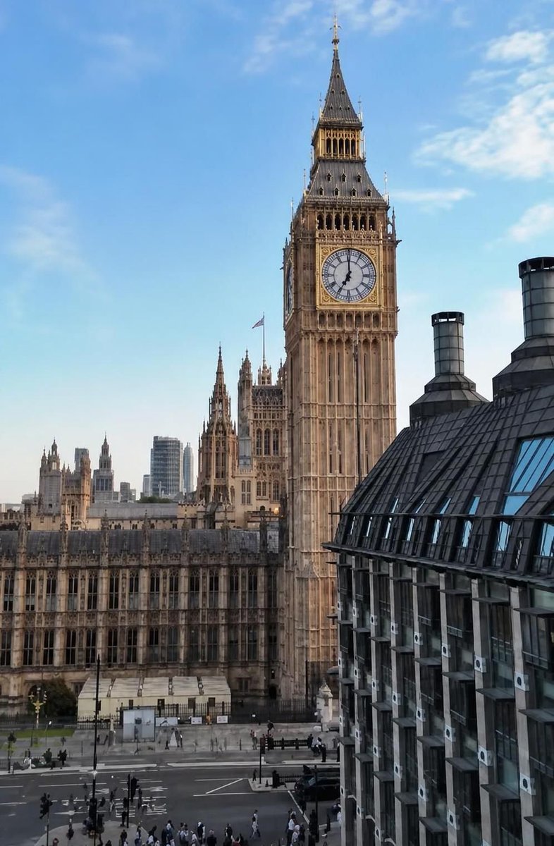 John_T_Rayevsky's tweet photo. Sending love, peace, and well-being to everyone around the world. Greetings from London! 🇬🇧

#Love #Peace #Wellbeing #London #Greetings https://t.co/won9jvbM9D