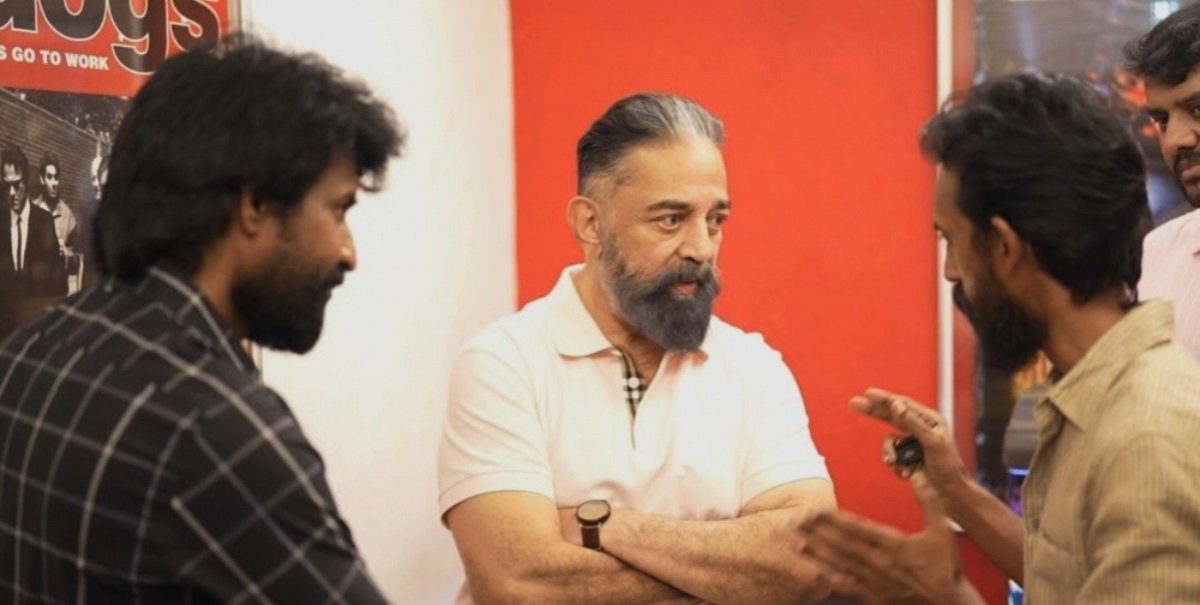 Kamalabimaani1's tweet photo. Always wanting to learn
Always a student for good cinema

Just look at the way he is standing and hearing them 🛐

Just #KamalHaasan things

#Mandaadi
@sooriofficial
@MathiMaaran
@elredkumar https://t.co/9XHxutfs1W
