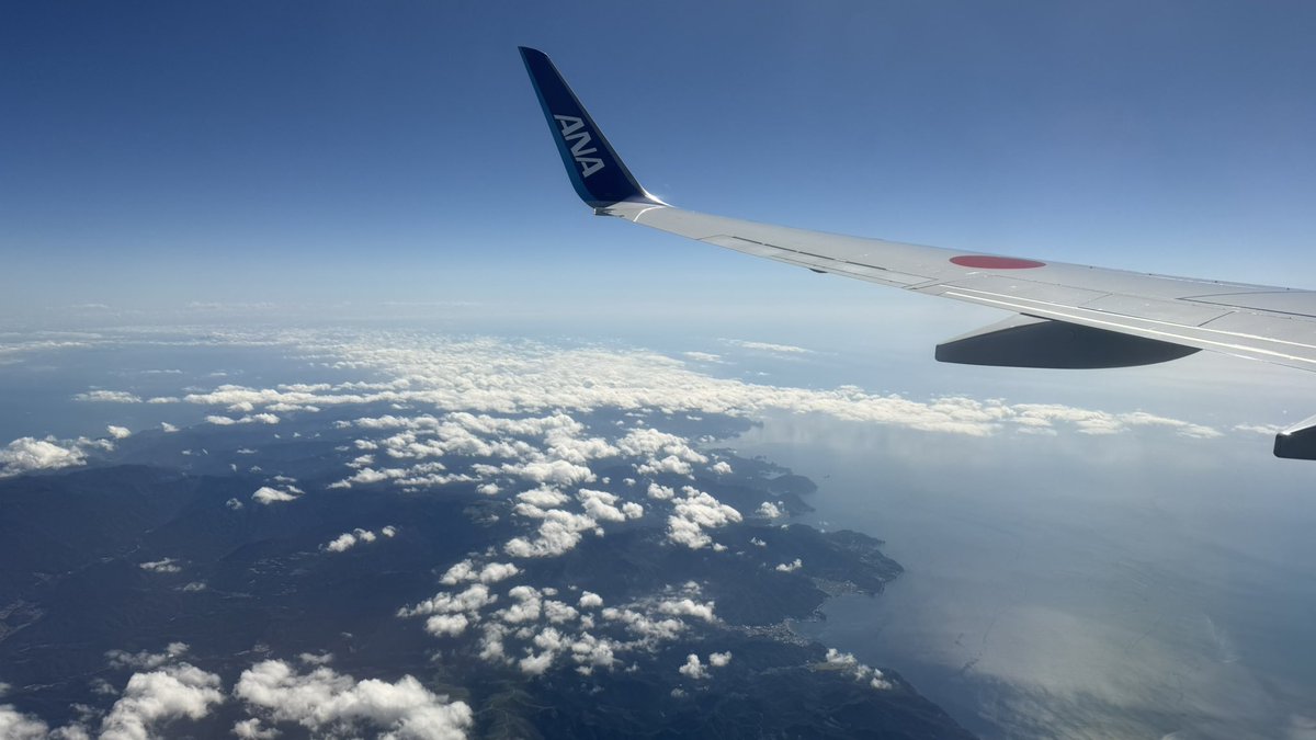 plt_2025student's tweet photo. 🛫flight log🛫

ANA flight 23 to Osaka Itami
B737-800 JA73AN

朝3時にタクシーがお迎えに来て…朝4:00からバイトして、そこからフライトするというほぼ徹夜状態で…😅
満席フライトでしたが、まぁ快適そのもの。

今日もしっかりと安全ビデオ凝視しました。
#JA73AN https://t.co/hmlkaIn1lj