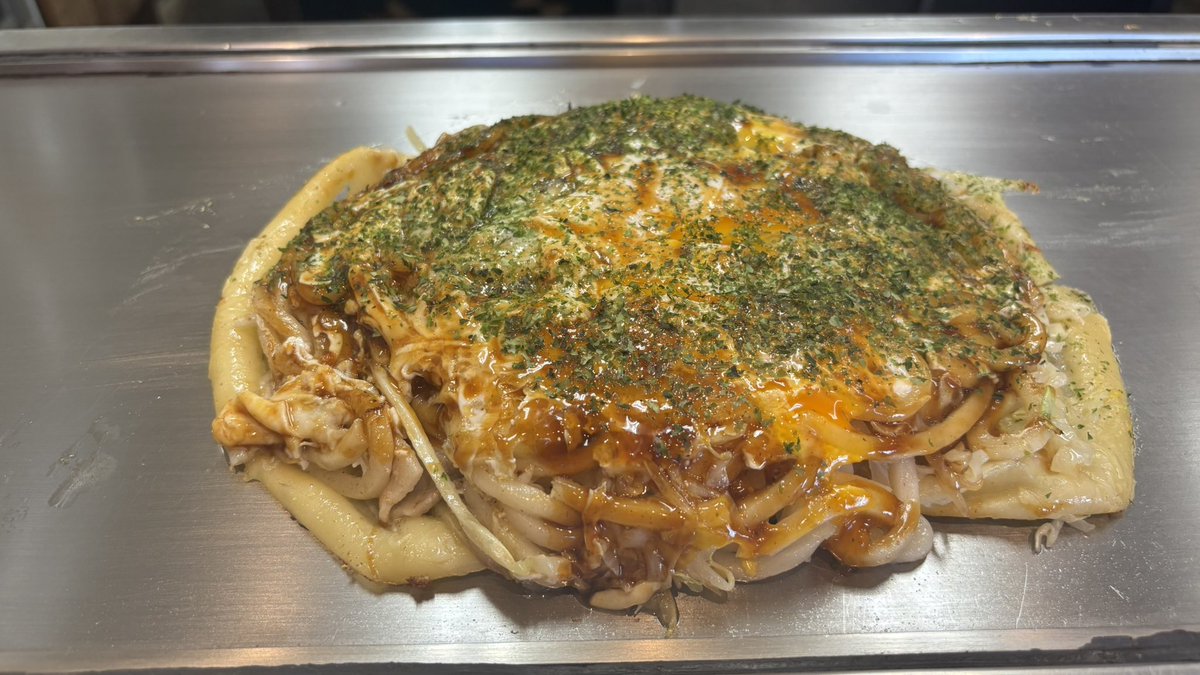 cuttlefisherman's tweet photo. 広島県にて
広島お好み焼き

普通はそば入れますが

うどんも美味しいとことなので
本日はうどんでお願いしました(^^)

キャベツの甘みが美味しいこと(^^)

広島市内のお店は
駐車場がないお店が多くて
立ち寄ること出来ず(^^) https://t.co/7WBg7steyT