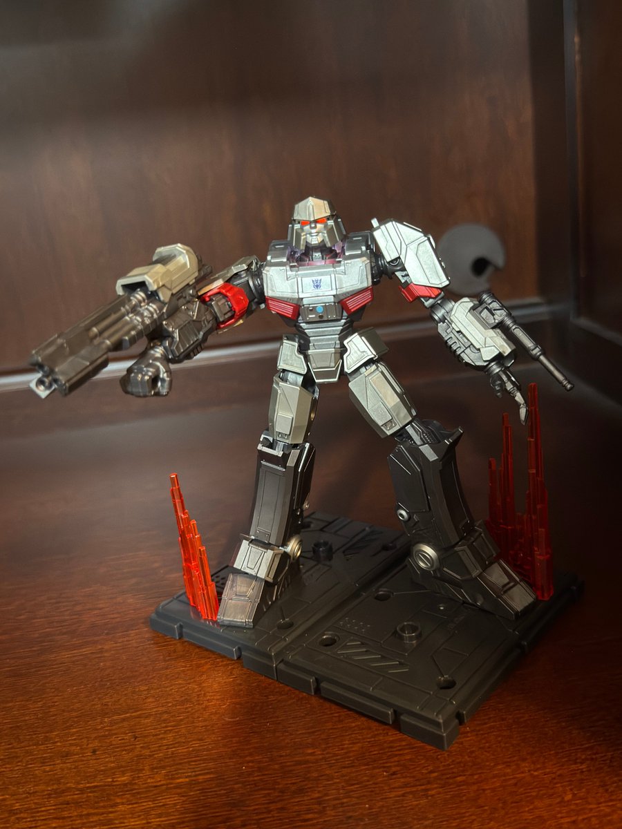 LogansHobbyLair's tweet photo. It's #wipwednesday! Kinda chilled out this week. Got me some cheap tank toys that are about the size of a grot tank to be... well grot tanks for #miniofthemonth. got some model kits done as well; a cool Zaku II, and gave some #blokees kits a try. #Nerdlings #wip #gunpla #gundam https://t.co/dJjQ3GbLgf