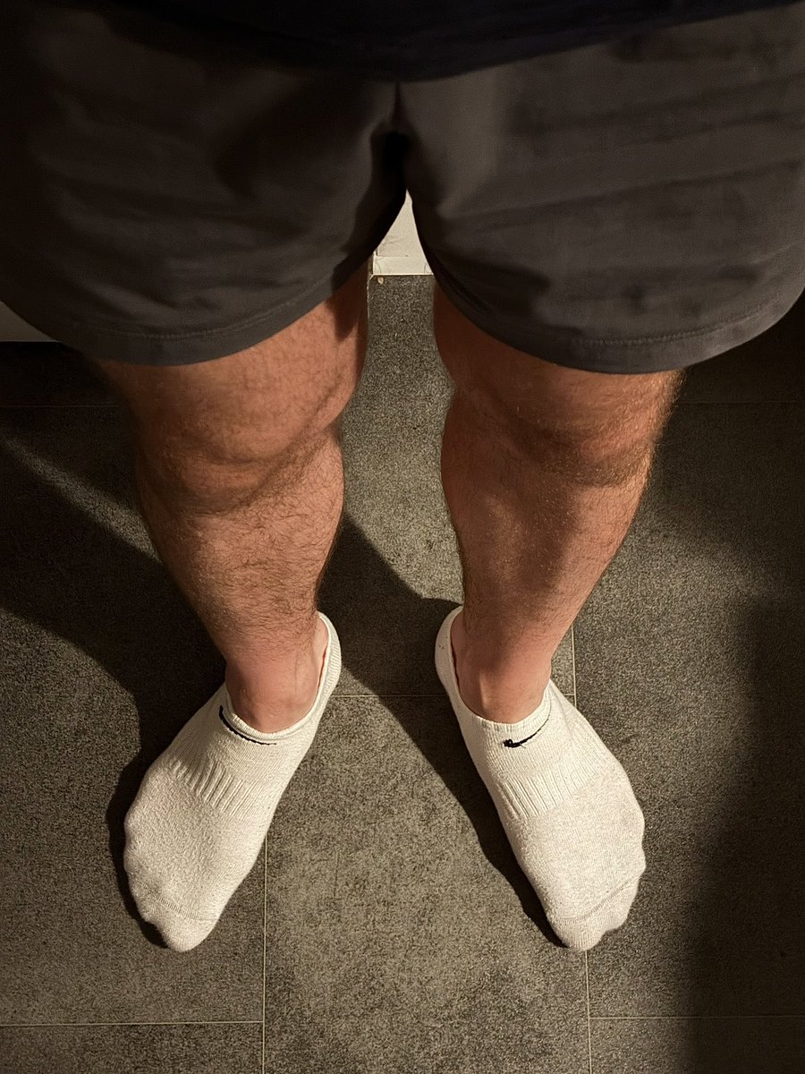 SniffTheGreat's tweet photo. I wear my socks to bed. 👀 https://t.co/7pNCqZEAbK