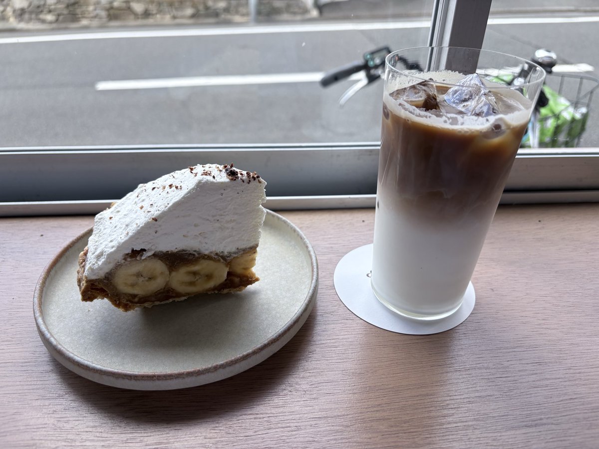 ShowHey_kozy's tweet photo. 美味いやつやん🍰

#&amp;Hoek
#キャラメルバナナパイ https://t.co/pG2K1JMIVl