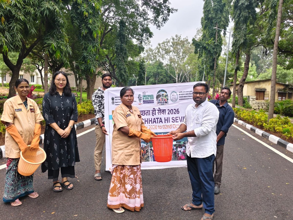 OfficerC1869's tweet photo. Day-06 Swachhata Hi Seva 2026

As part of Swachhata Hi Seva 2026, IGMRI Hyderabad staff undertook the distribution of dustbins to promote responsible waste disposal and strengthen cleanliness practices in the community. @fooddeptgoi @igmrihapur https://t.co/xIjH5A4GWP