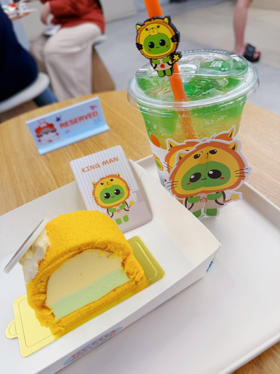 kristtps's tweet photo. แวะกินเนื้อลูกหน่อยครับ @kingman_gmmtv https://t.co/OJMTQbuKfM