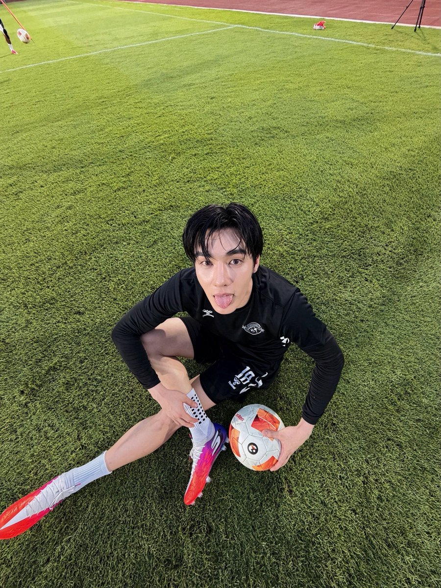 nanameannana's tweet photo. อยากเป็นบอลให้เธอแตะ ((ล้อเล่น)) 😖

#TeeBoonyakait https://t.co/mrzPGnef5U