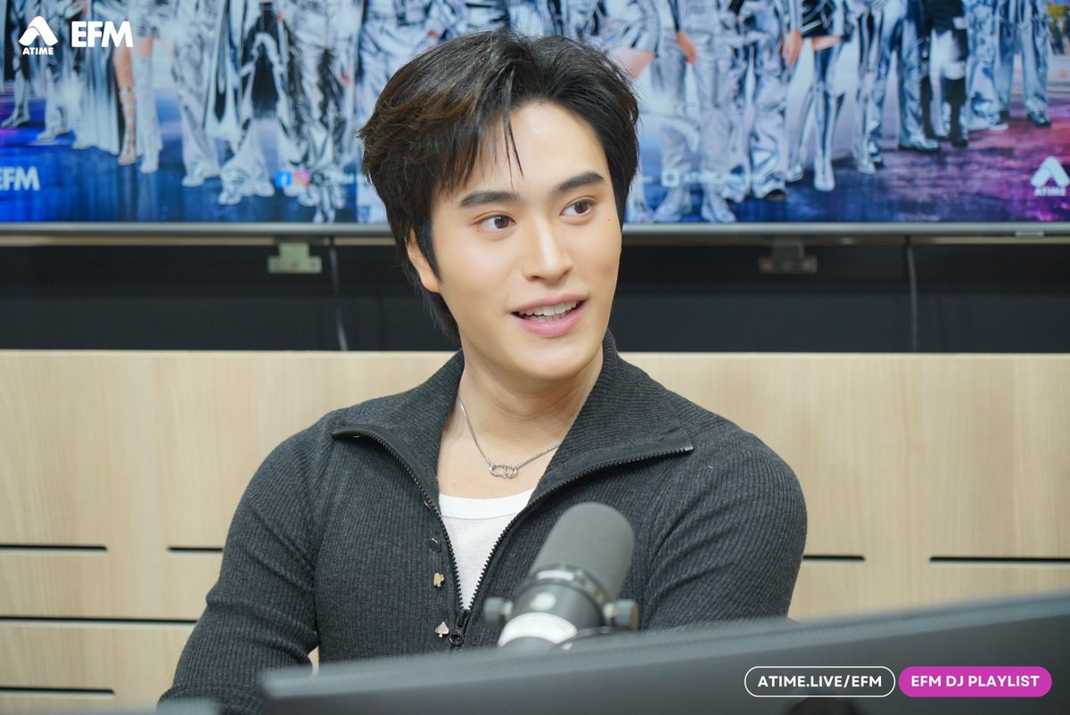 EFM_STATION's tweet photo. EFM DJ PLAYLIST วันนี้คุยกับ GEMINI ที่กลับมาเปิดโหมดเพลงช้า กับซิงเกิลใหม่ ไม่มีวัน (Fragile) เพลง POP R&B ที่ถ่ายทอดความรู้สึกผิดของคนที่อยากย้อนกลับไปแก้ไขรอยร้าวในความสัมพันธ์ แต่บางอย่าง…เมื่อแตกไปแล้ว ก็ไม่มีวันกลับมาเหมือนเดิม 💔 งานนี้เจมีไนน์ยังโชว์สกิลด้านดนตรี ร่วมแต่งทำนองกับ แกงส้ม และ แอ้ม อัจฉริยา อีกด้วย
.
พร้อมดึงสาวสวยน้องใหม่ โยเกิร์ต โยษิตา มารับบทนางเอกมิวสิกวิดีโอ ถ่ายทอดความสัมพันธ์ผ่านภาพของกระจกที่แตก ต่อให้พยายามประกอบกลับแค่ไหน ร่องรอยก็ยังคงอยู่
.
 รับชมมิวสิกวิดีโอเพลง ไม่มีวัน (Fragile) ได้แล้วทาง YouTube: RISER MUSIC และฟังได้ทุก Music Streaming หรือจะหยิบเพลงนี้มาร่วมสร้างเพลลิสพิเศษได้ที่ EFM94

#EFM94 #EFMDJPLAYLIST #GeminiFragileMV #GeminiFragile #Gemini_NT #RISERMUSIC