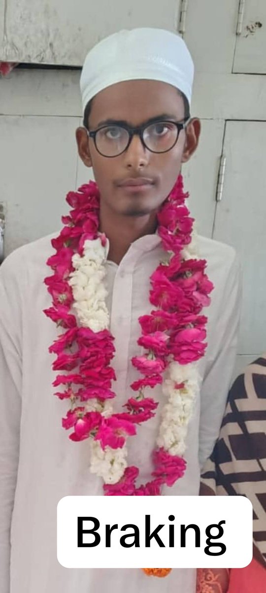 ProfNoorul's tweet photo. Assalamualaikum warahmatullah wabarakatuhu 

🚨 जरूरी सूचना — गुमशुदगी की अपील 🚨

@Anas_Khan46 के मामू हजरत मौलाना मोहम्मद वज़ीहुल्ला कासमी साहब के बेटे हाफिज उबैदुल्लाह आज सुबह से फर्रुखाबाद स्थित अपने घर से लापता हैं।

घर में मां की डांट से नाराज़ होकर वह गुस्से में घर से निकल गए हैं। उसके बाद से उनका कोई पता नहीं चल पाया है।

🙏 सभी भाइयों और दोस्तों से गुजारिश है कि अगर हाफिज उबैदुल्लाह कहीं दिखाई दें या उनके बारे में कोई जानकारी मिले, तो कृपया तुरंत परिवार को सूचित करें।

📍 स्थान: फर्रुखाबाद, उत्तर प्रदेश
⏰ कल सुबह से लापता

कृपया इस पोस्ट को ज्यादा से ज्यादा शेयर करें, ताकि वह जल्द से जल्द अपने परिवार तक वापस पहुंच सकें।

अल्लाह उन्हें हिफाज़त के साथ जल्द घर वापस लाए। आमीन।

Video comment me hai aur usme number bhi hai....