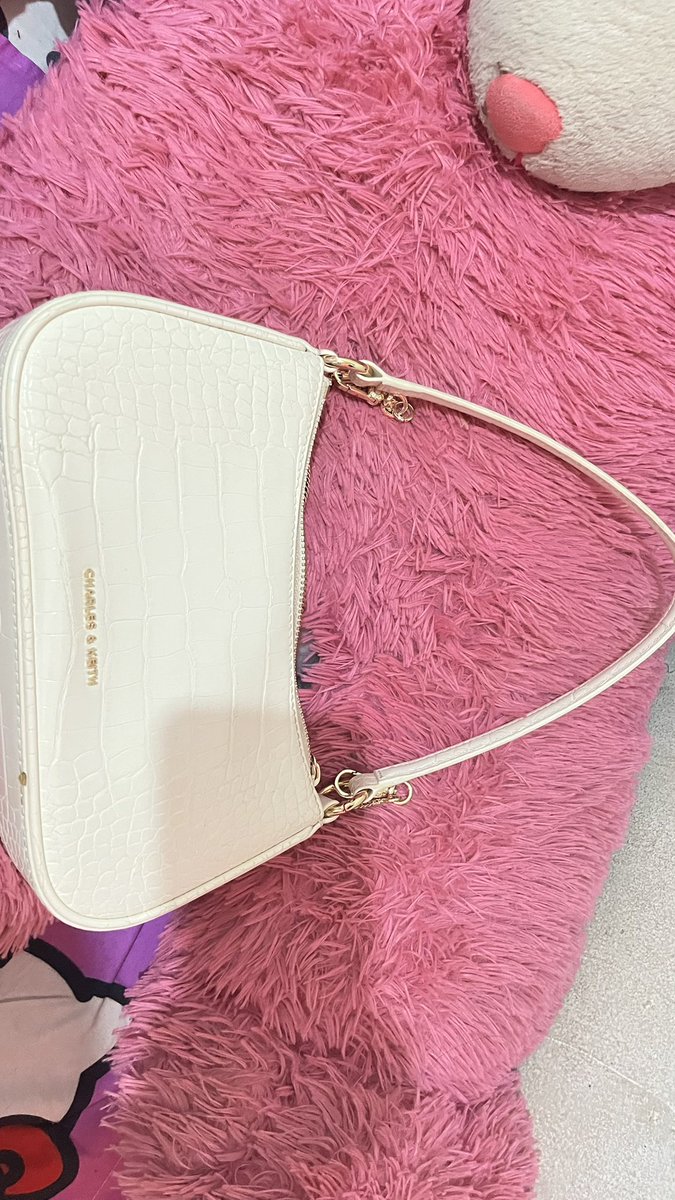 fleuraflore's tweet photo. wts this pretty bag from cnk <3 masi ada paper bag nya jugaa, lengkap semuanyaa. avail nego sampe jadii https://t.co/BrDzFXQHbp