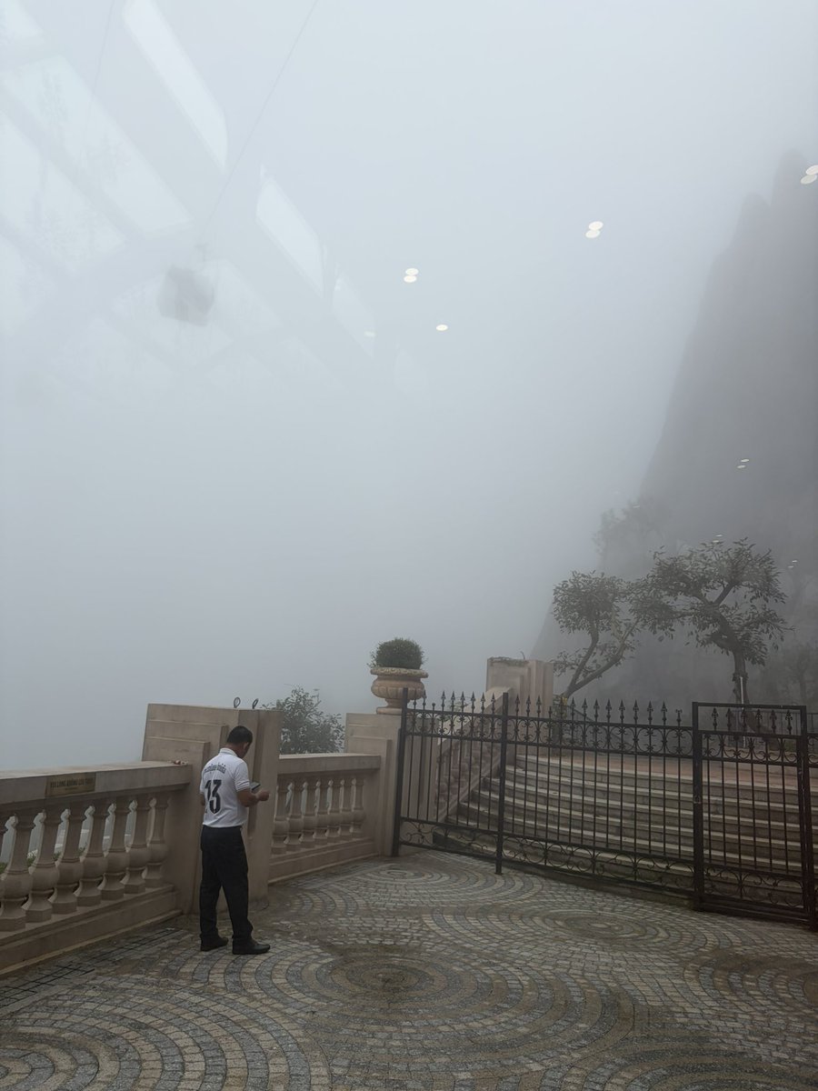 scandaleuxtom's tweet photo. I’ll be back here someday with a pack of Marlboro I swear it’s such a mood 🚬 https://t.co/NnseFA83FU