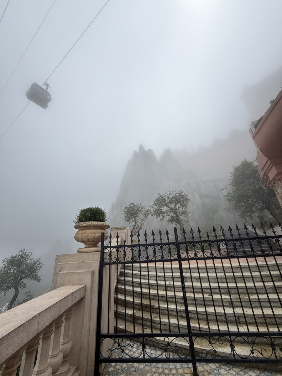 scandaleuxtom's tweet photo. I’ll be back here someday with a pack of Marlboro I swear it’s such a mood 🚬 https://t.co/NnseFA83FU