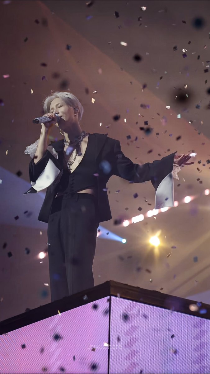 lessismore718's tweet photo. 260918 <LiMiNaL> in SEOUL

우릴 비춘 달을 훔쳐🌕🪩

#태민 #TAEMIN #テミン #泰民 
#TAEMIN_LiMiNaL #TAEMINWORLDTOUR https://t.co/UurDp7FRxE