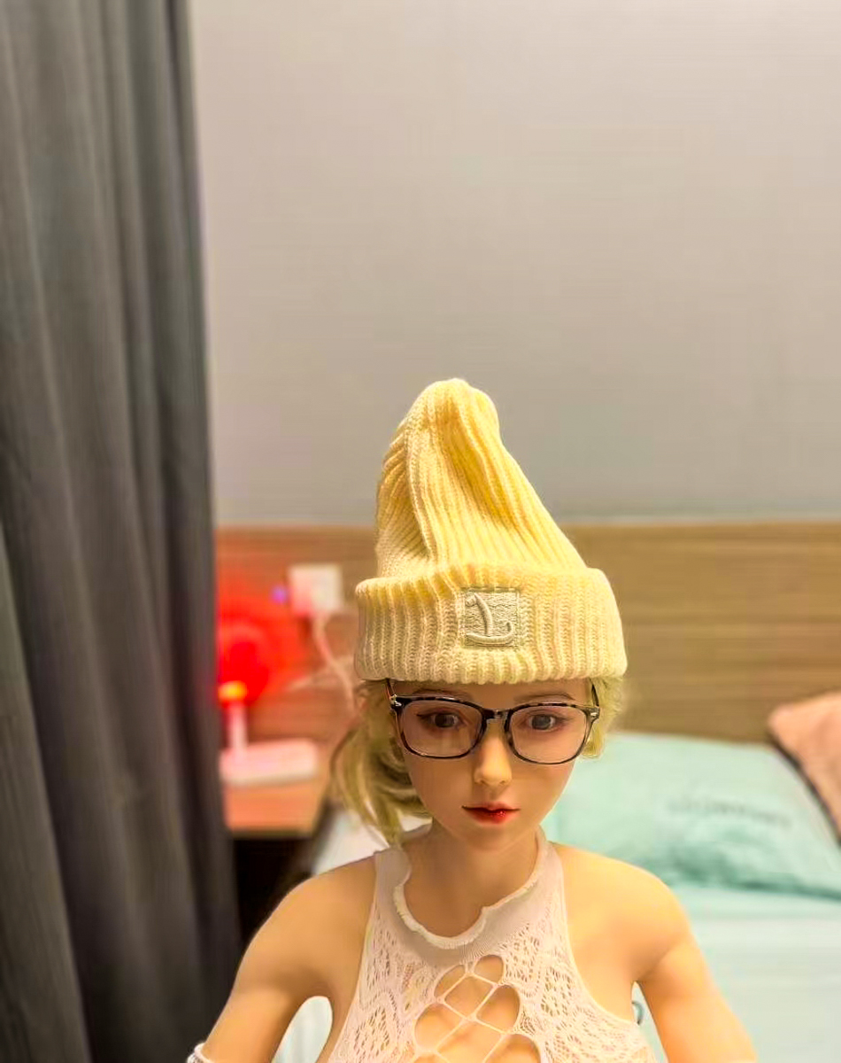 romenzatargo's tweet photo. 76万人被系统判定‘不存在’。你也常在深夜觉得自己像个NPC吧？去24小时无人自助手办娃娃体验馆待会儿。别硬扛，那里有人等你。 #成人体验馆 #实体娃娃体验馆 #深夜解压 https://t.co/TsoT5CcoOZ