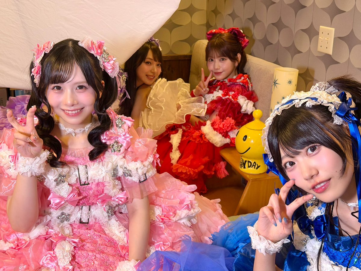 SWEET_STEADY's tweet photo. みんなできゅーけいちゅー🍵
(ひょっこりせ)

💙奥田彩友 @ayu_ss0107 
🩷栗田なつか @natsuka_ss0719 
💜塩川莉世 @rise_ss0731 
❤️白石まゆみ @mayumi_ss1227 

・┈┈┈┈┈┈┈┈┈┈・
▼MV『ちょーだいHAPPY！』🪩
https://t.co/6ee5NHw8jv

＃SWEETSTEADY
＃すいすて https://t.co/aOmIDgR37P